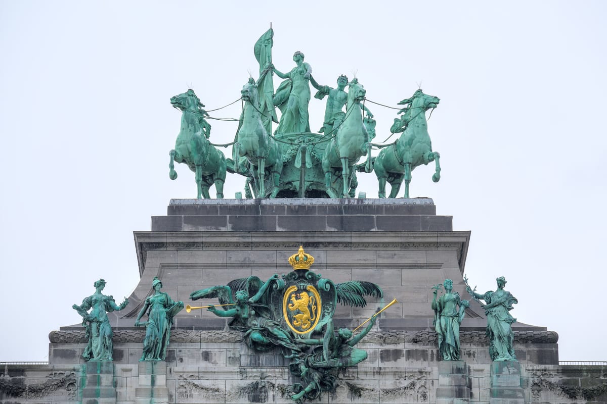 Bronzová kvadriga na víťaznom oblúku v parku Cinquantenaire