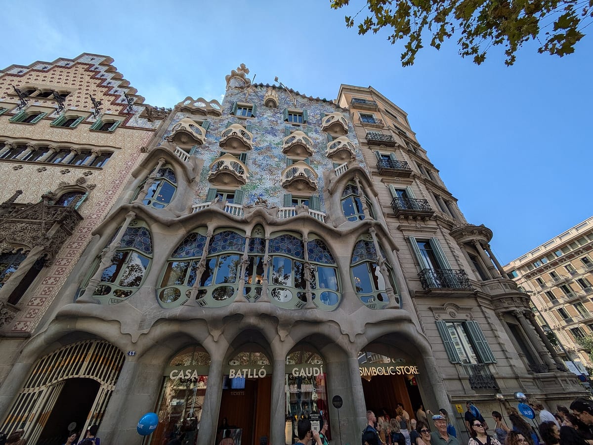 Fasáda Casa Batlló na Passeig de Gràcia v Barcelone