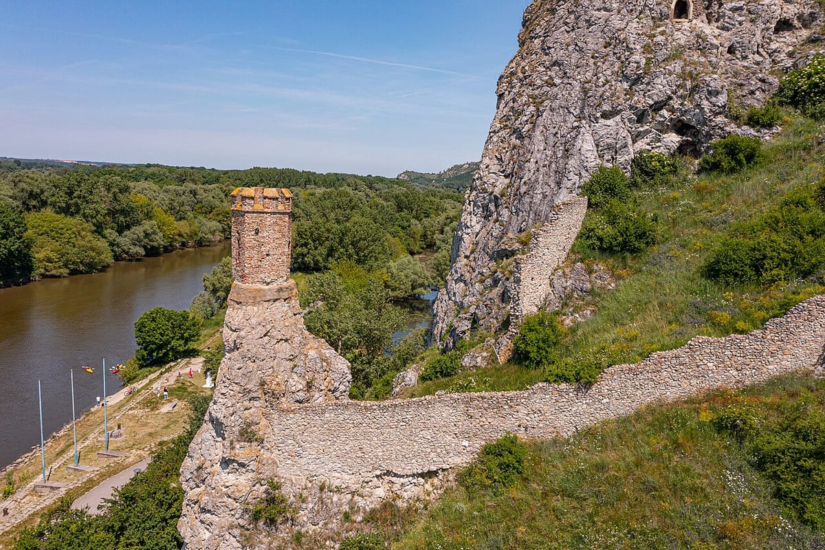 Zrúcanina hradu Devín nad sútokom Dunaja a Moravy