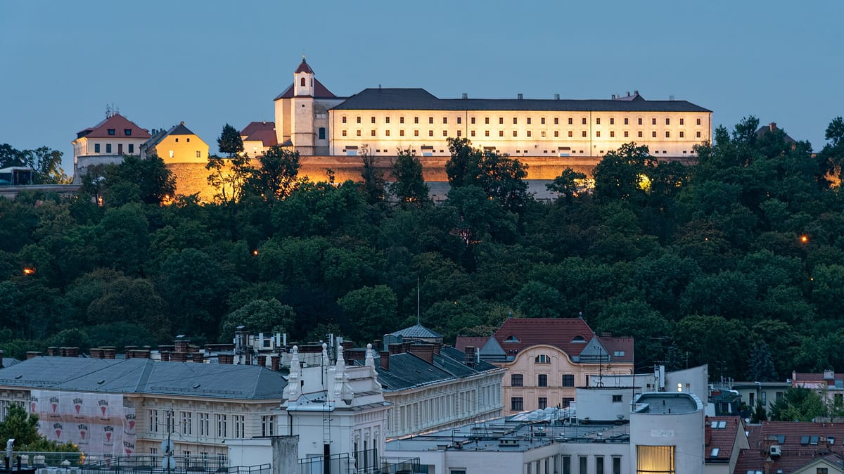 Hrad Špilberk na kopci nad centrom Brna