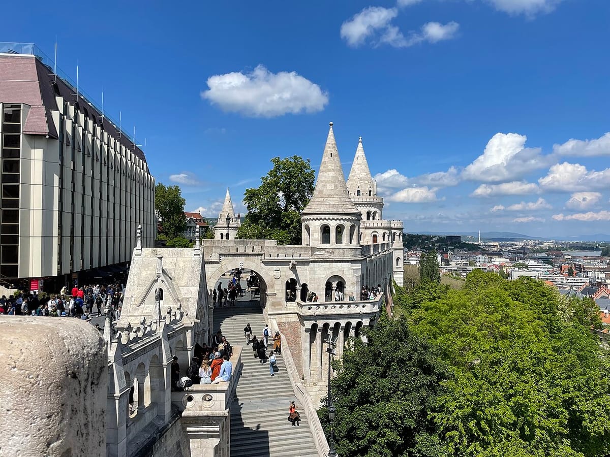 Veže Rybárskej bašty na Hradnom vrchu v Budapešti