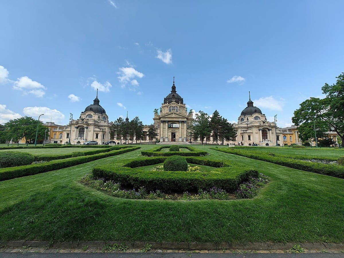 Kúpele Széchenyi v Mestskom parku v Budapešti