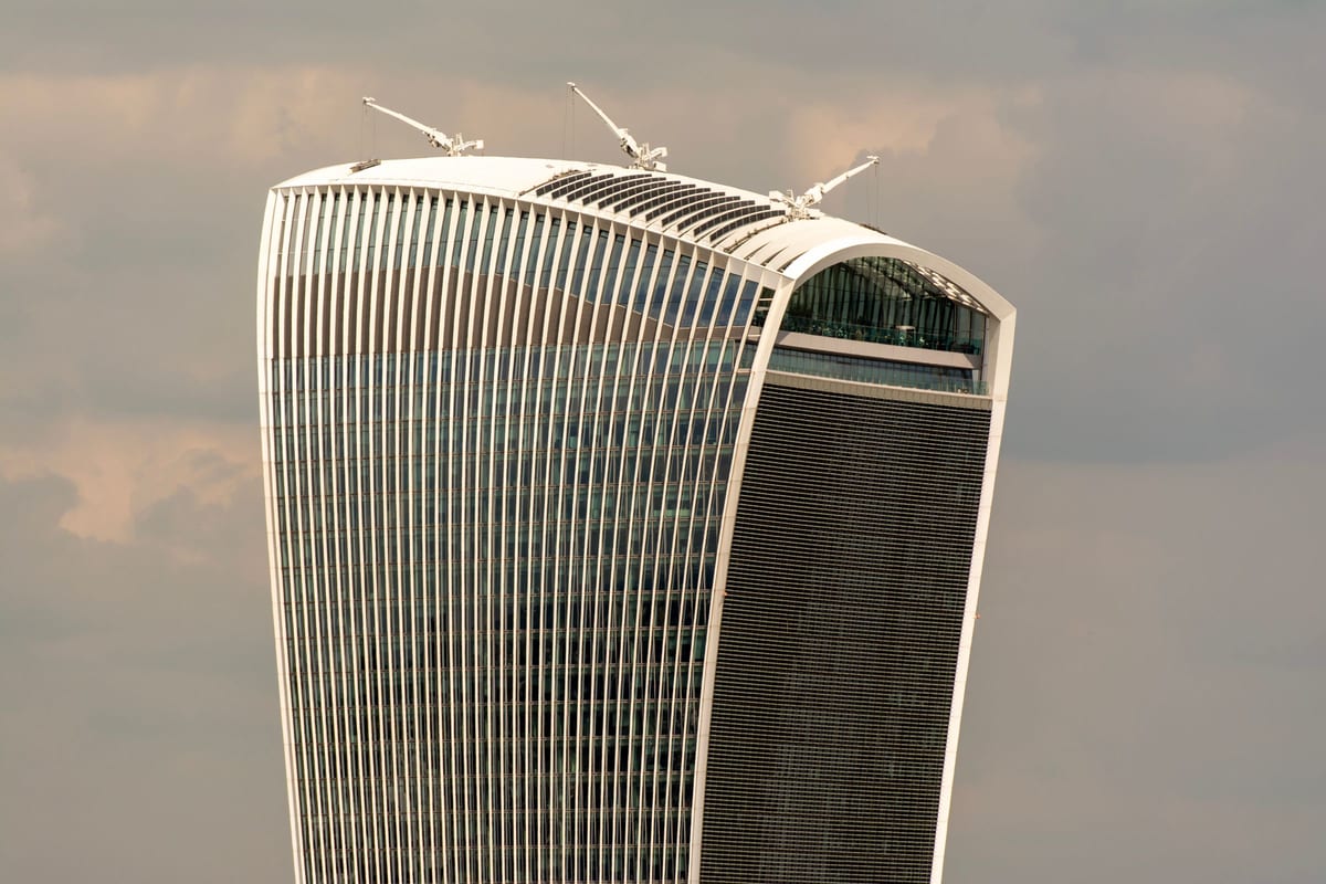 Mrakodrap Walkie Talkie v City of London, na jeho vrchu je záhrada Sky Garden