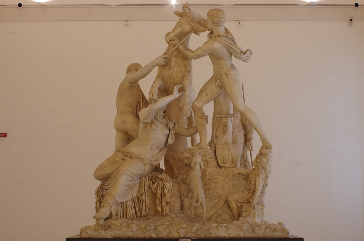 Súsošie Farnézsky býk v Národnom archeologickom múzeu v Neapole
