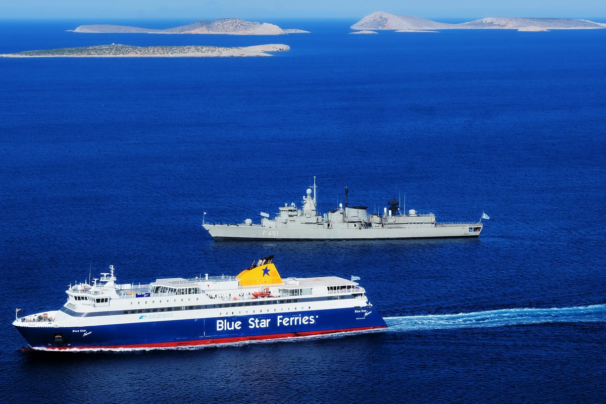 Trajekt Blue Star Ferries na Egejskom mori pri ostrove Astypalea