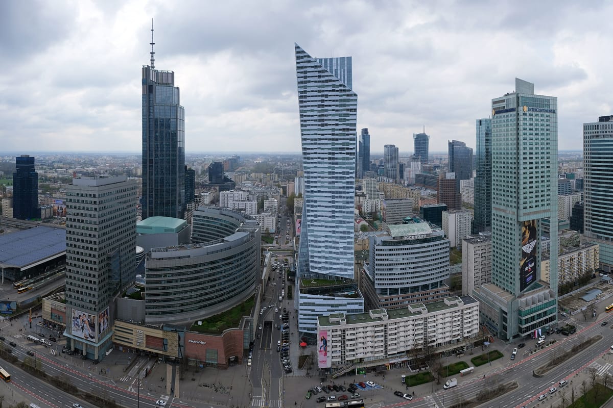 Výhľad z terasy Paláca kultúry na mrakodrapy v centre Varšavy