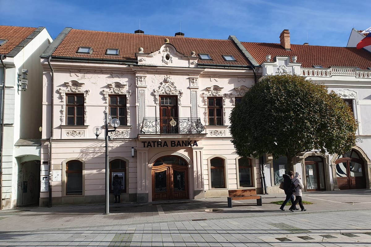 Meštianske domy na pešej Hlavnej ulici v Trnave