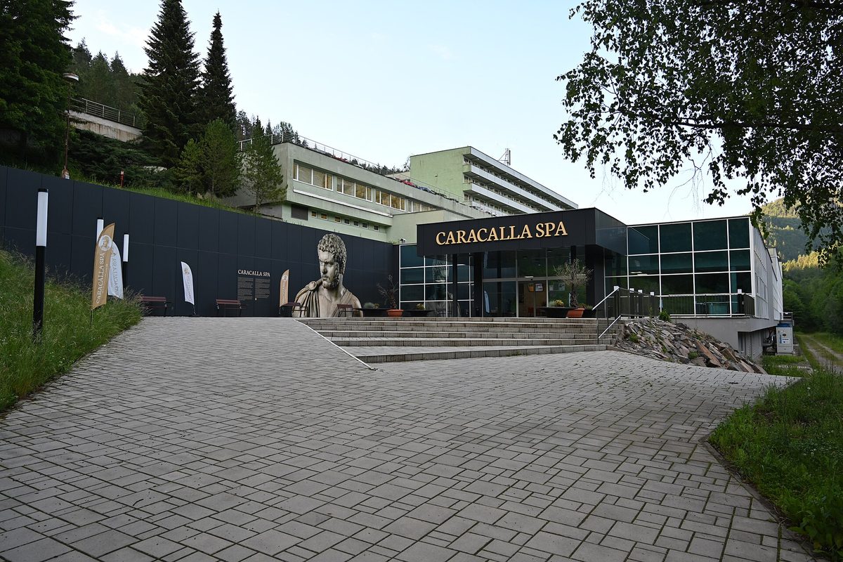 Vstup do wellness Caracalla Spa pri liečebnom dome Poľana v kúpeľoch Brusno