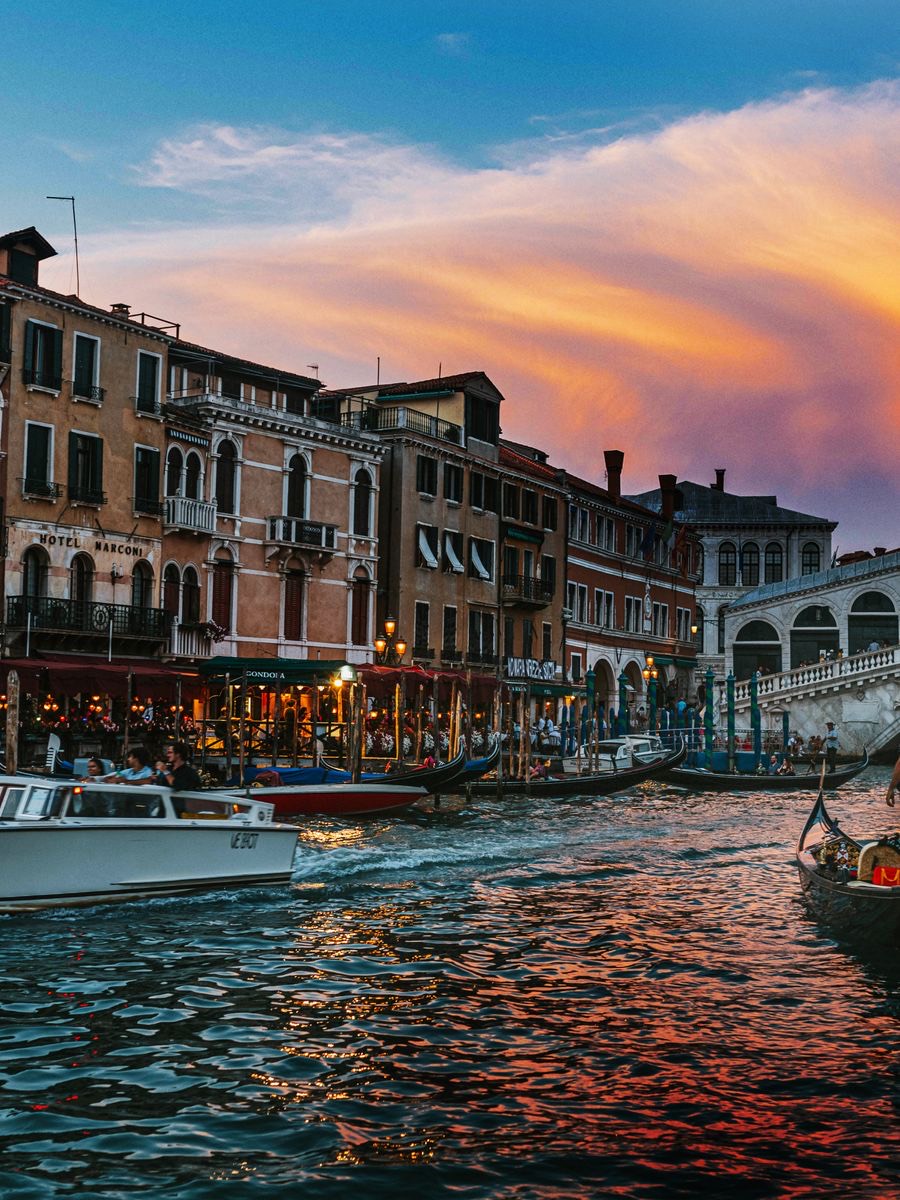 Canal Grande v Benátkach pri západe slnka